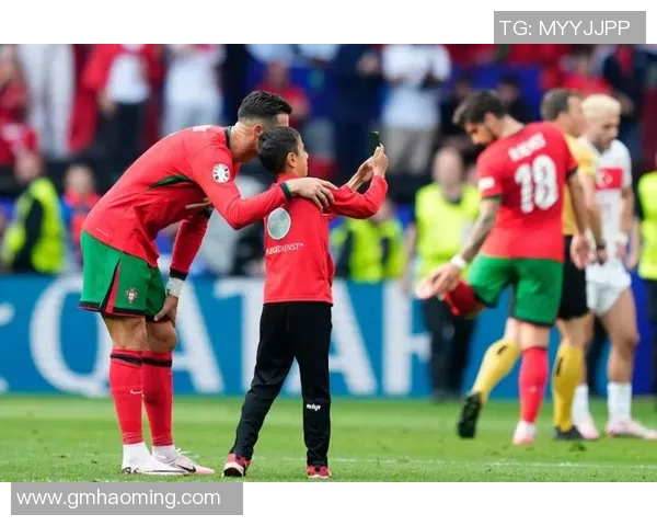 足球场球迷冲场事件频发如何加强球星安全保护与赛事管理措施